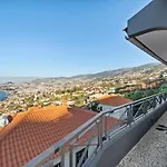 Casa Afonso Bay Views & Outdoor Living Funchal (Madeira)