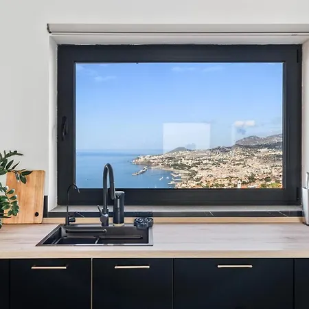 Casa Afonso Bay Views & Outdoor Living Apartment