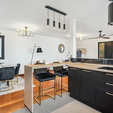 Casa Afonso Bay Views & Outdoor Living Apartment