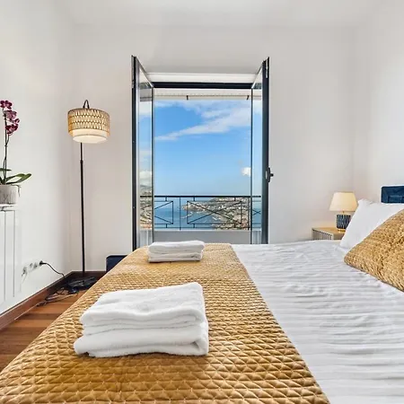 Casa Afonso Bay Views & Outdoor Living Apartment *