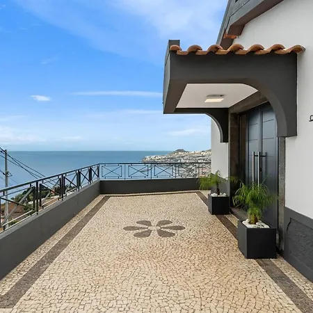 Casa Afonso Bay Views & Outdoor Living Apartment