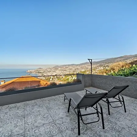 Casa Afonso Bay Views & Outdoor Living Apartment *